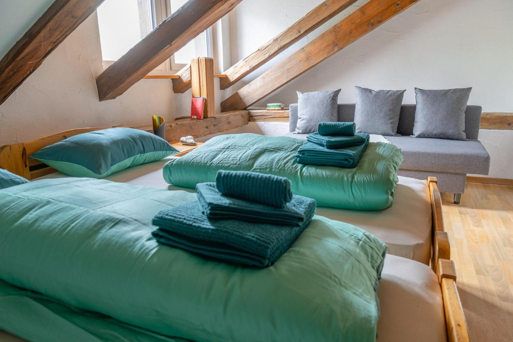 Chrona Bed & Breakfast Jenaz Bilik gambar