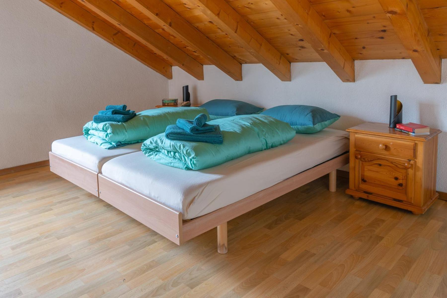 Chrona Bed & Breakfast Jenaz Bilik gambar