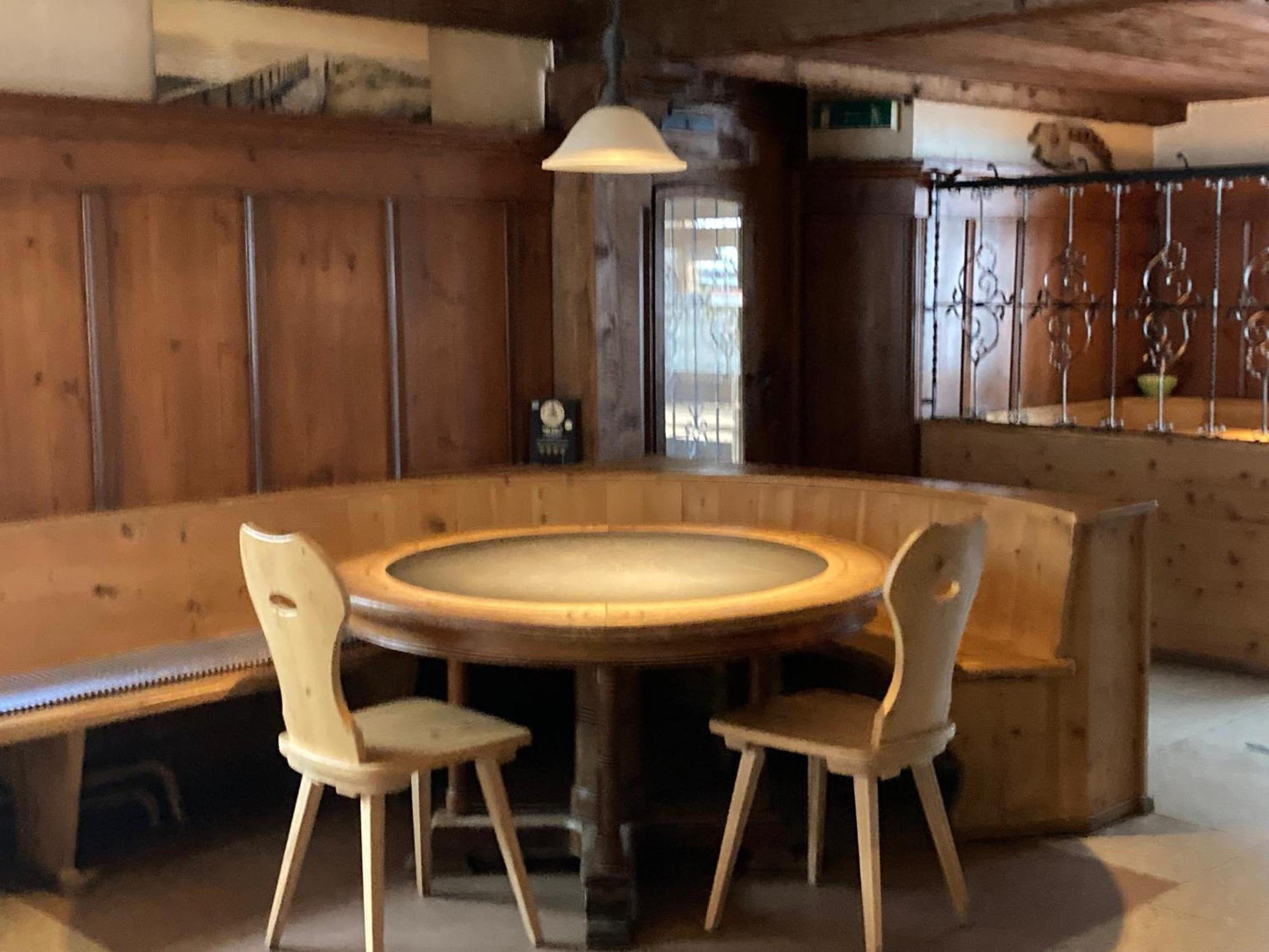 Chrona Bed & Breakfast Jenaz Luaran gambar